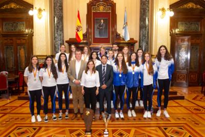 Inés Rey recibe al Club de voleibol femenino del Calasancias